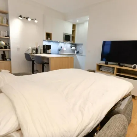 Apartment Small Nest At Jules Joffrin Near Sacred Heart
